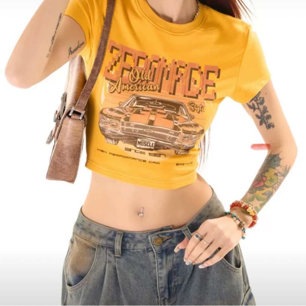 100% Cotton Retro American Car Graphic Yellow T-Shirt - Size S